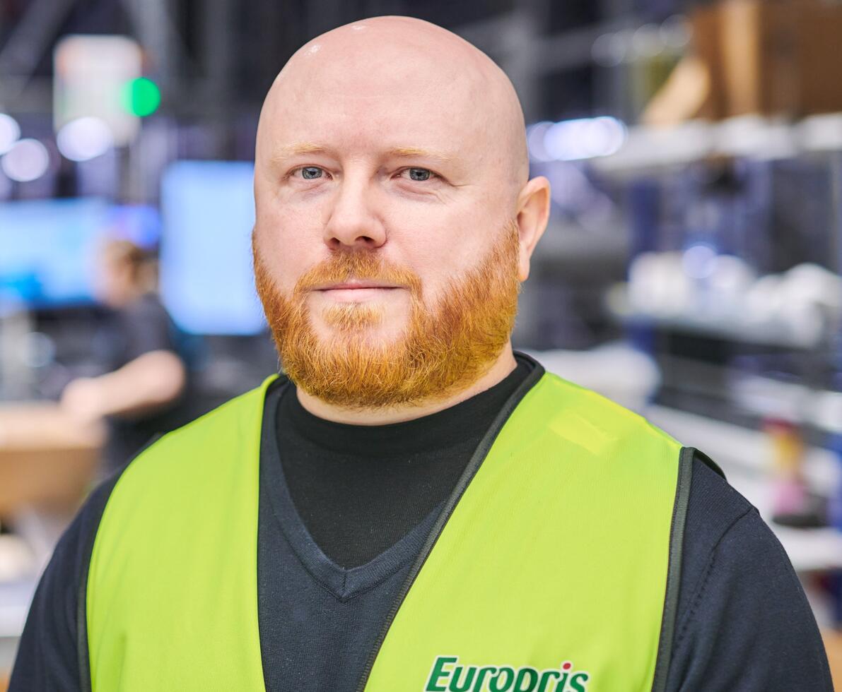 bilde av en ansatt i europris